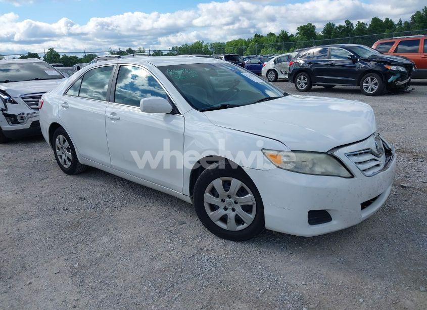 2011 Toyota Camry LE (VIN 4T1BF3EK9BU664789) main photo