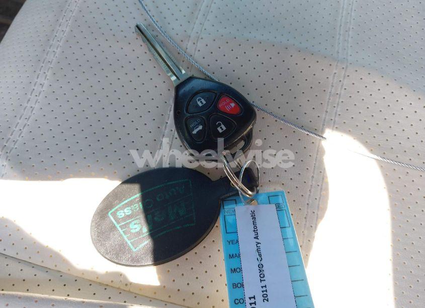 Photo 11 of 2011 Toyota Camry LE (VIN 4T1BF3EK9BU701940)