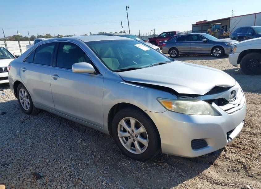 2011 Toyota Camry LE (VIN 4T1BF3EK9BU707415) main photo