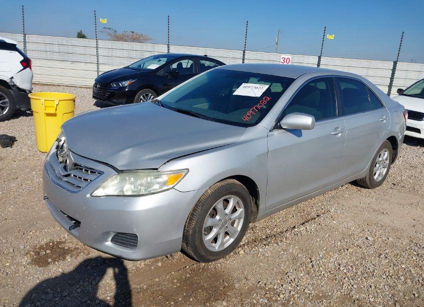 Photo 2 of 2011 Toyota Camry LE (VIN 4T1BF3EK9BU707415)