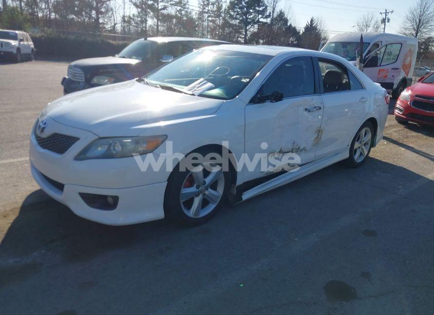Photo 2 of 2011 Toyota Camry SE (VIN 4T1BF3EK9BU718866)