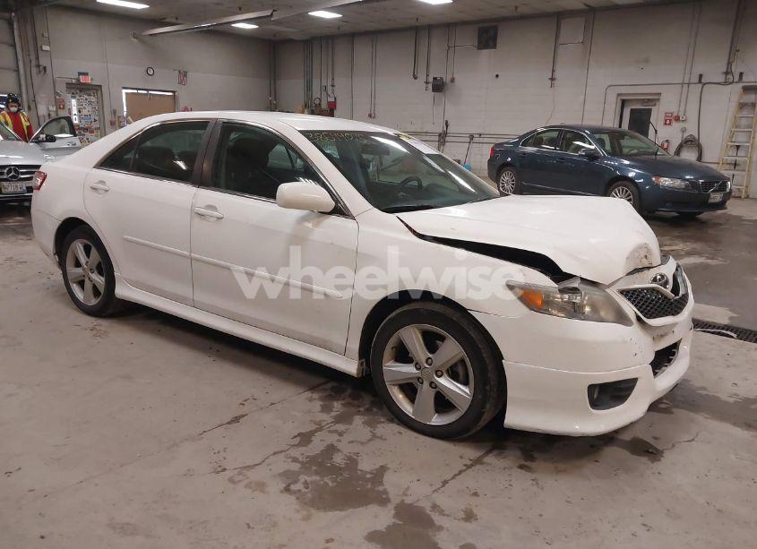 2011 Toyota Camry SE (VIN 4T1BF3EK9BU737868) main photo