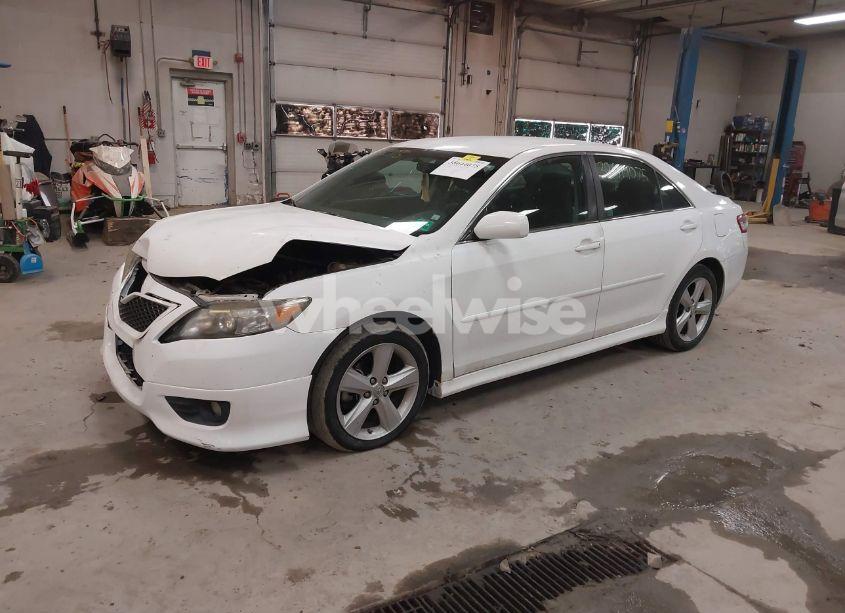 Photo 2 of 2011 Toyota Camry SE (VIN 4T1BF3EK9BU737868)
