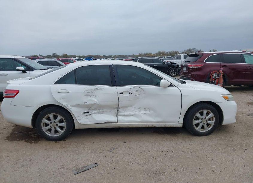 Photo 13 of 2011 Toyota Camry LE (VIN 4T1BF3EK9BU743587)