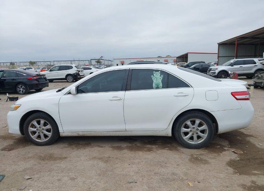 Photo 14 of 2011 Toyota Camry LE (VIN 4T1BF3EK9BU743587)