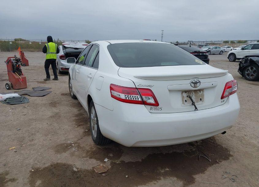 Photo 3 of 2011 Toyota Camry LE (VIN 4T1BF3EK9BU743587)