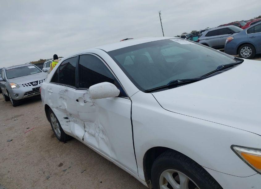 Photo 6 of 2011 Toyota Camry LE (VIN 4T1BF3EK9BU743587)