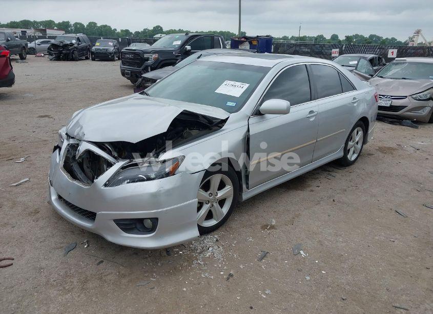 Photo 2 of 2011 Toyota Camry SE (VIN 4T1BF3EK9BU748210)