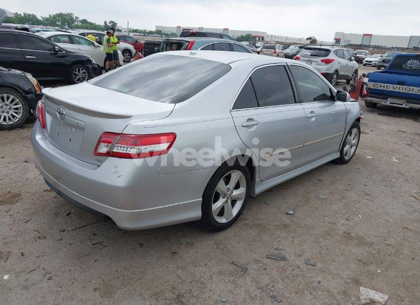 Photo 4 of 2011 Toyota Camry SE (VIN 4T1BF3EK9BU748210)