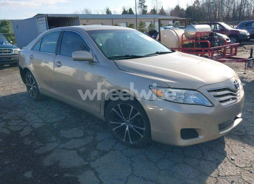2011 Toyota Camry LE (VIN 4T1BF3EK9BU768005) main photo