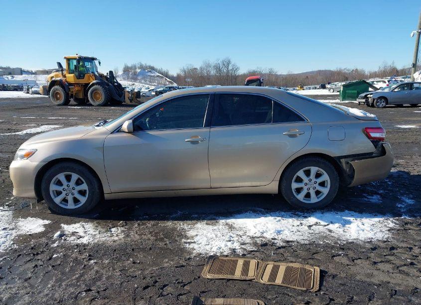 Photo 14 of 2010 Toyota Camry LE (VIN 4T1BF3EKXAU028851)