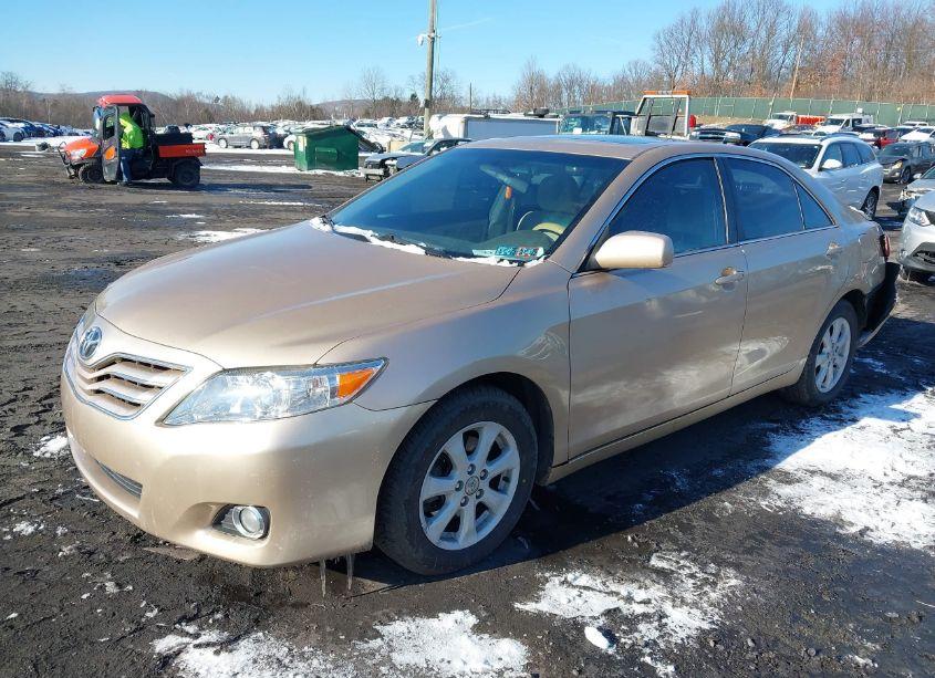 Photo 2 of 2010 Toyota Camry LE (VIN 4T1BF3EKXAU028851)