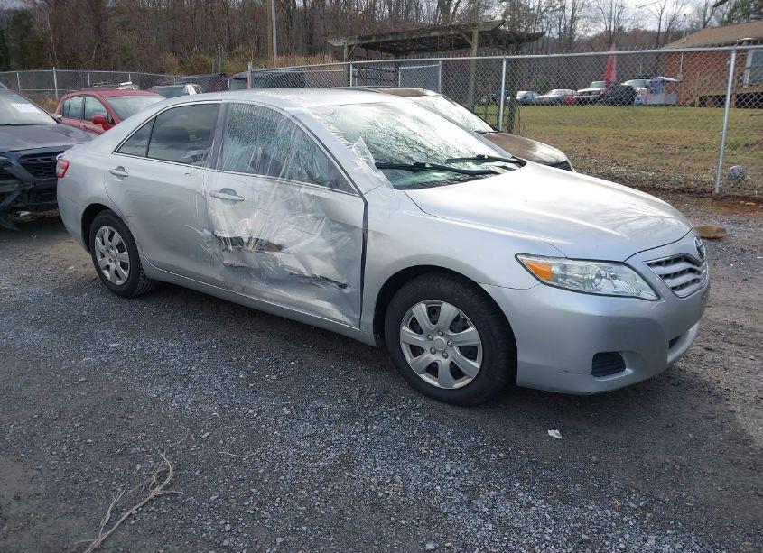 2010 Toyota Camry LE (VIN 4T1BF3EKXAU075037) main photo