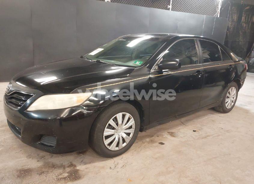 Photo 2 of 2010 Toyota Camry LE (VIN 4T1BF3EKXAU099502)