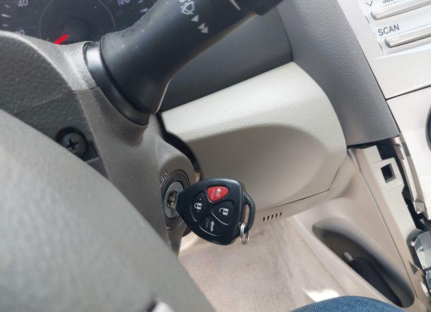 Photo 11 of 2010 Toyota Camry LE (VIN 4T1BF3EKXAU101703)