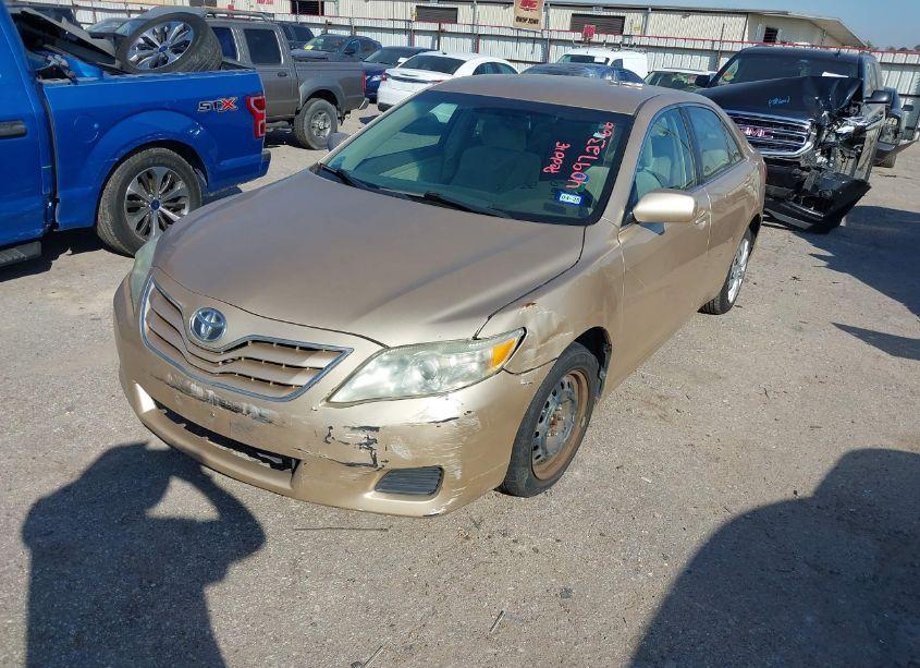 Photo 2 of 2011 Toyota Camry LE (VIN 4T1BF3EKXBU123623)