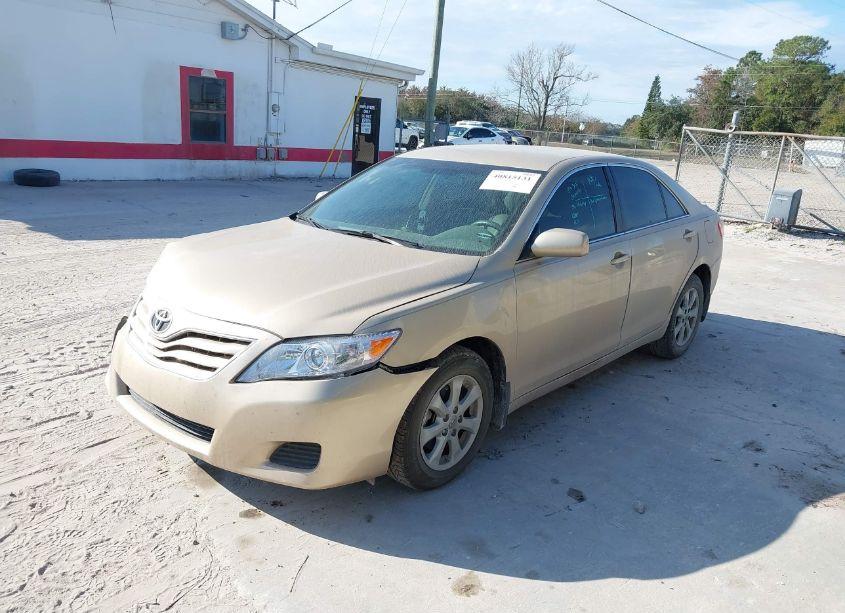 Photo 2 of 2011 Toyota Camry LE (VIN 4T1BF3EKXBU142463)