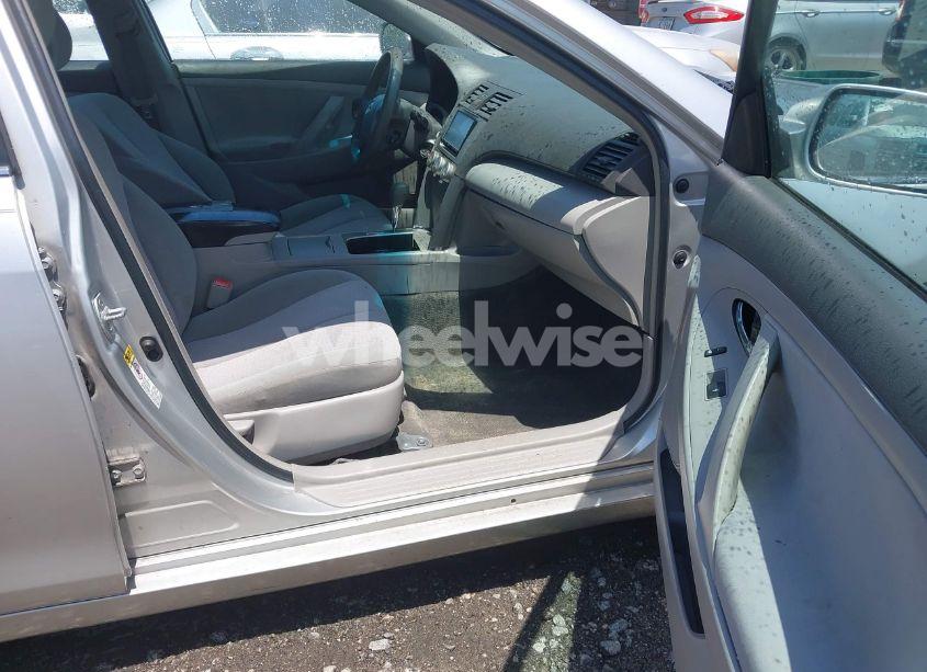 Photo 5 of 2011 Toyota Camry LE (VIN 4T1BF3EKXBU166035)