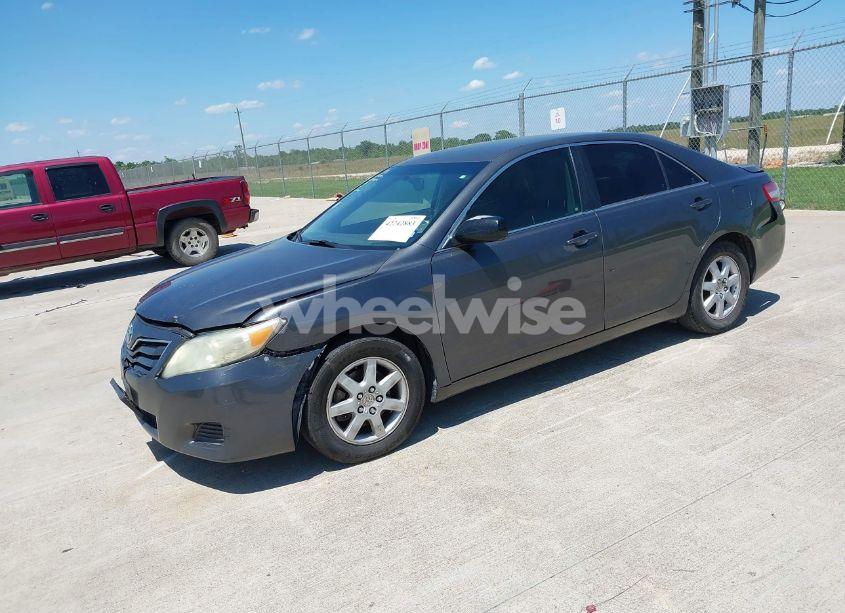 Photo 2 of 2011 Toyota Camry LE (VIN 4T1BF3EKXBU167542)