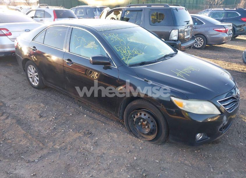 2011 Toyota Camry XLE (VIN 4T1BF3EKXBU174183) main photo