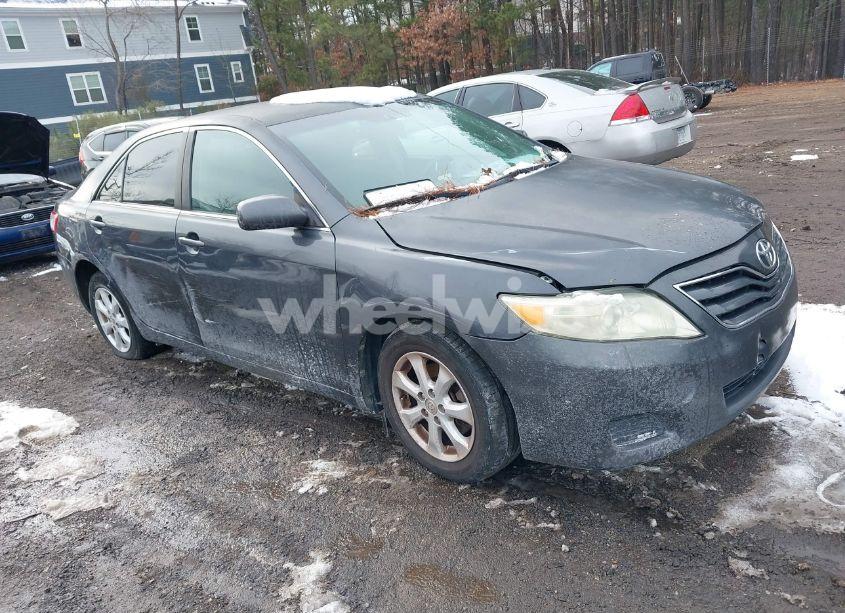 2011 Toyota Camry LE (VIN 4T1BF3EKXBU180937) main photo
