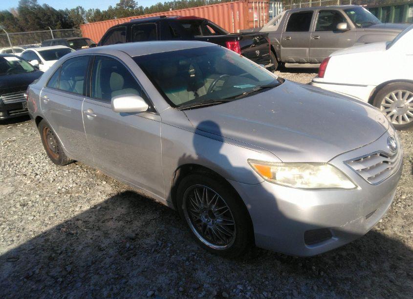 2011 Toyota Camry LE (VIN 4T1BF3EKXBU192697) main photo