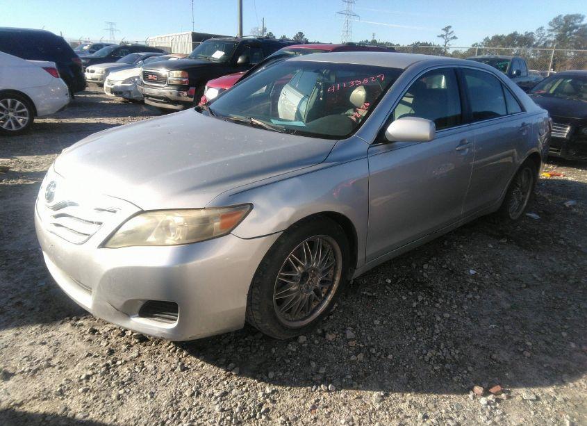 Photo 2 of 2011 Toyota Camry LE (VIN 4T1BF3EKXBU192697)