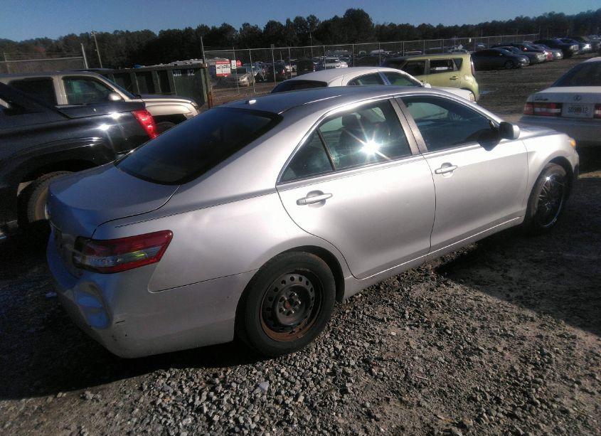 Photo 4 of 2011 Toyota Camry LE (VIN 4T1BF3EKXBU192697)