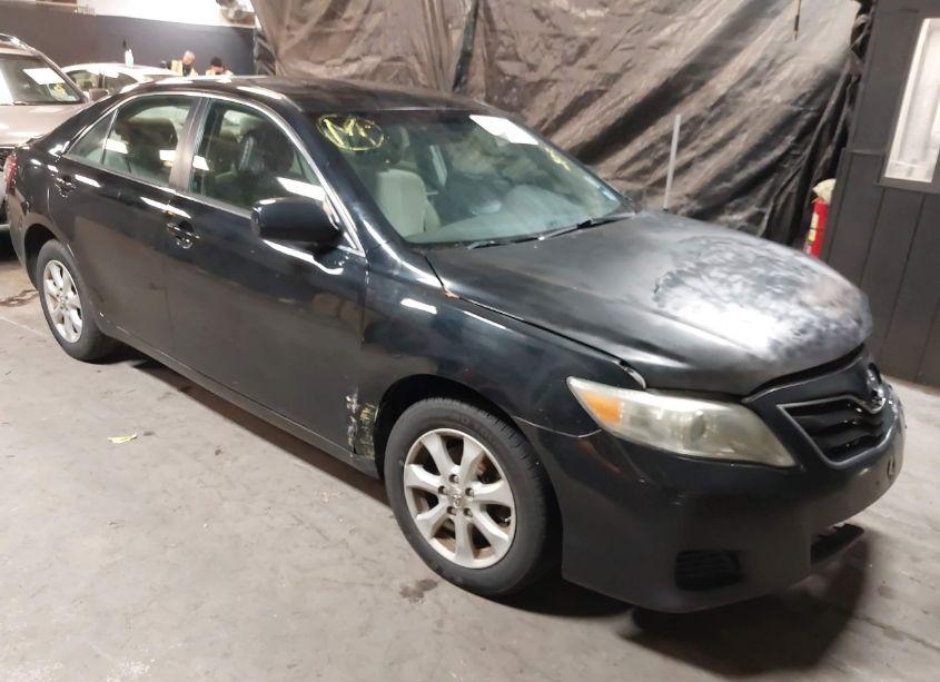 2011 Toyota Camry LE (VIN 4T1BF3EKXBU193235) main photo