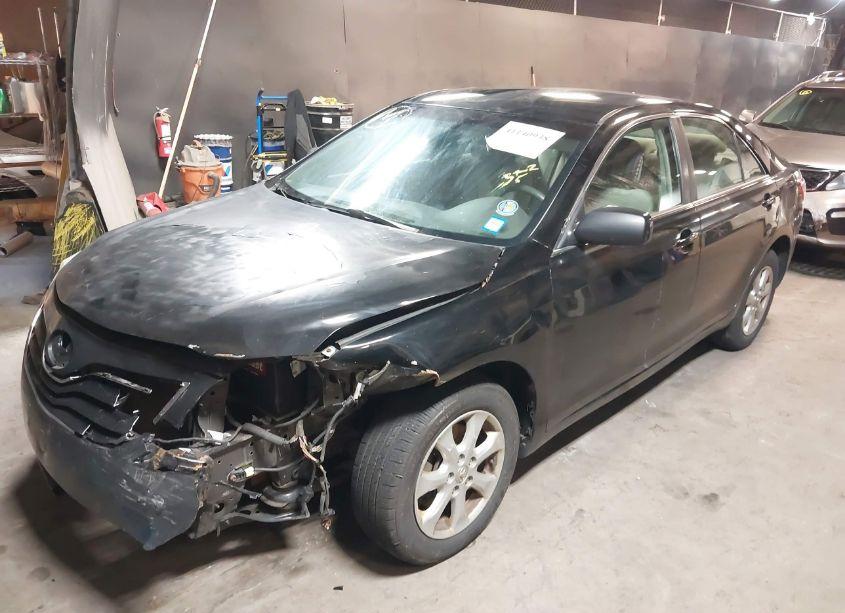 Photo 2 of 2011 Toyota Camry LE (VIN 4T1BF3EKXBU193235)