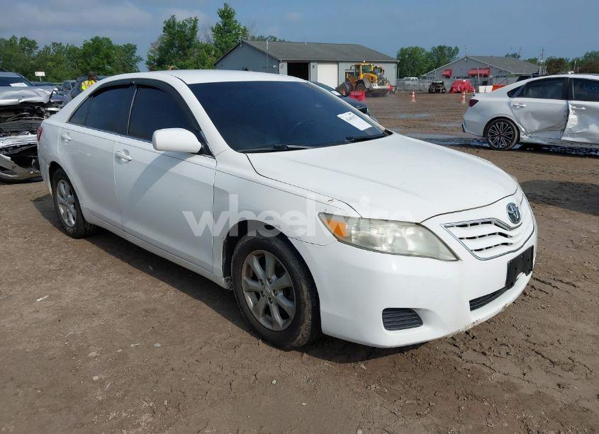 2011 Toyota Camry LE (VIN 4T1BF3EKXBU584837) main photo