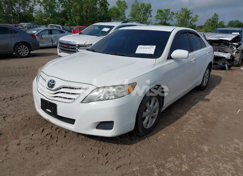 Photo 2 of 2011 Toyota Camry LE (VIN 4T1BF3EKXBU584837)