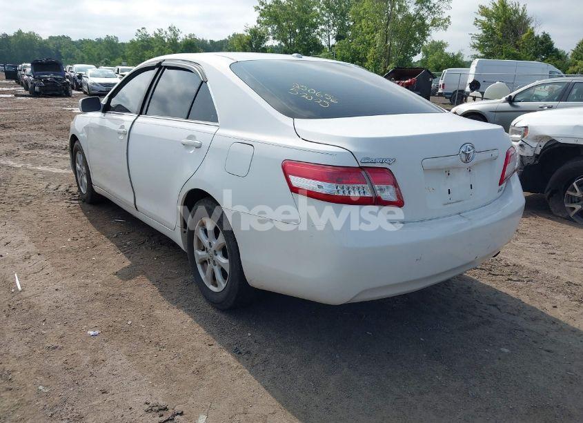 Photo 3 of 2011 Toyota Camry LE (VIN 4T1BF3EKXBU584837)