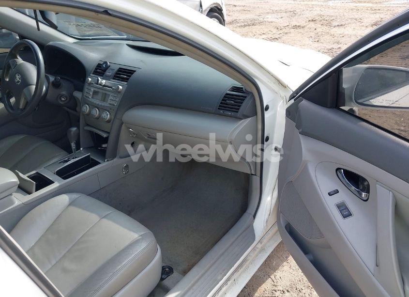 Photo 5 of 2011 Toyota Camry LE (VIN 4T1BF3EKXBU584837)