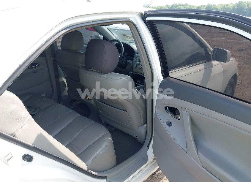 Photo 8 of 2011 Toyota Camry LE (VIN 4T1BF3EKXBU584837)