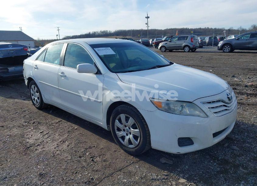 2011 Toyota Camry LE (VIN 4T1BF3EKXBU596843) main photo