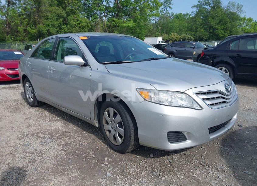 2011 Toyota Camry LE (VIN 4T1BF3EKXBU607307) main photo