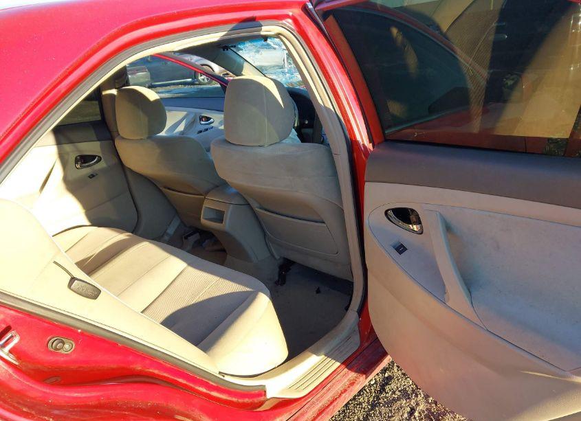 Photo 8 of 2011 Toyota Camry LE (VIN 4T1BF3EKXBU624625)