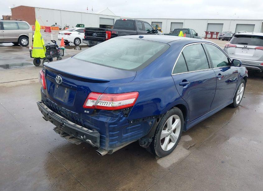 Photo 4 of 2011 Toyota Camry SE (VIN 4T1BF3EKXBU626097)