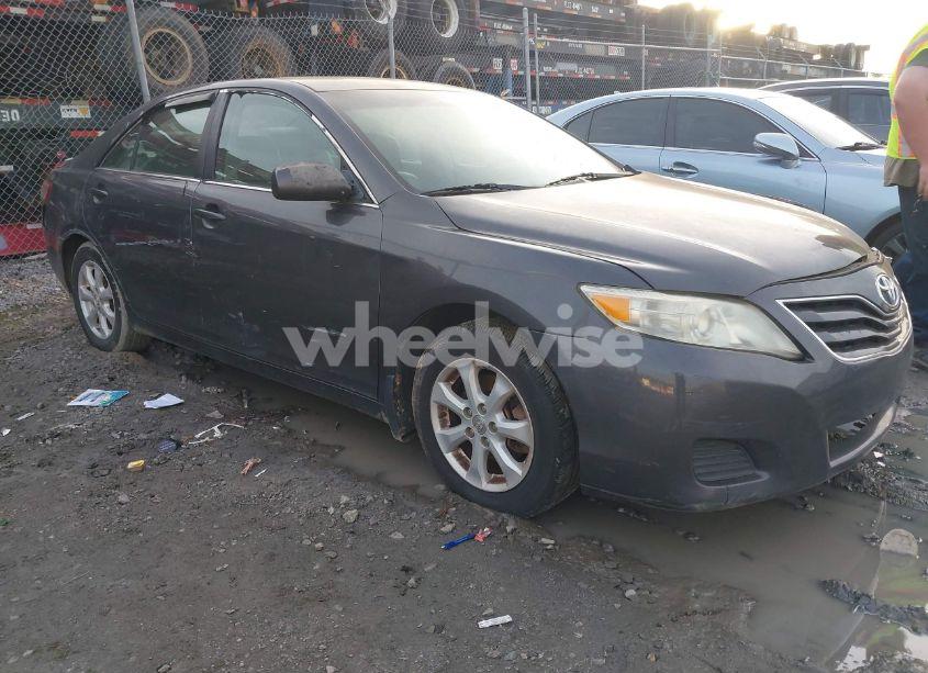 2011 Toyota Camry LE (VIN 4T1BF3EKXBU626410) main photo
