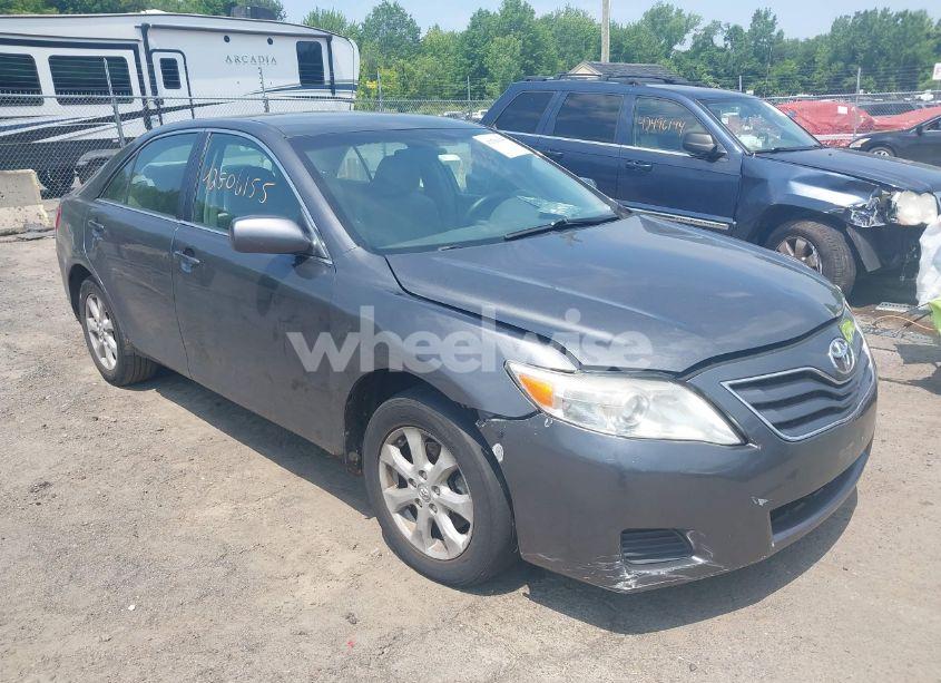 2011 Toyota Camry LE (VIN 4T1BF3EKXBU628934) main photo