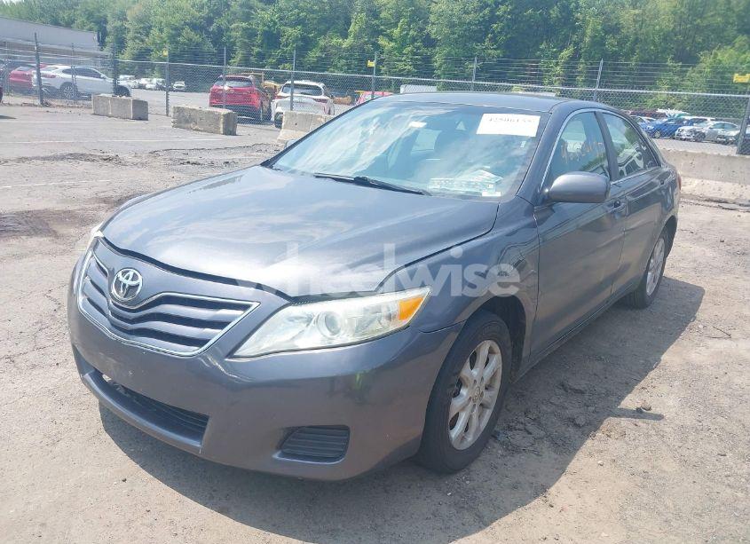 Photo 2 of 2011 Toyota Camry LE (VIN 4T1BF3EKXBU628934)