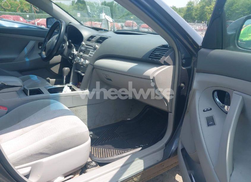 Photo 5 of 2011 Toyota Camry LE (VIN 4T1BF3EKXBU628934)