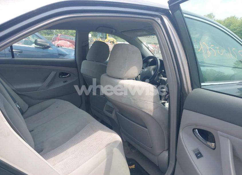 Photo 8 of 2011 Toyota Camry LE (VIN 4T1BF3EKXBU628934)