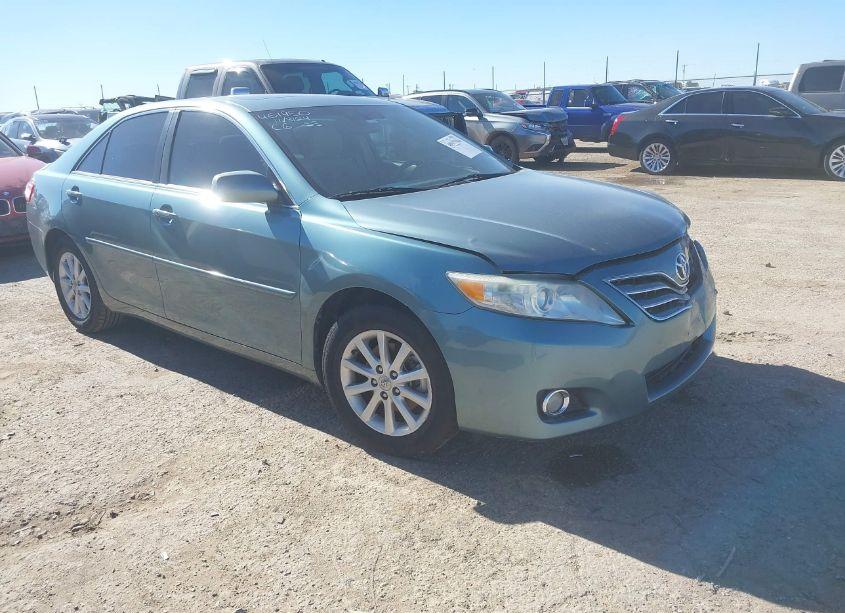 2011 Toyota Camry XLE (VIN 4T1BF3EKXBU632885) main photo