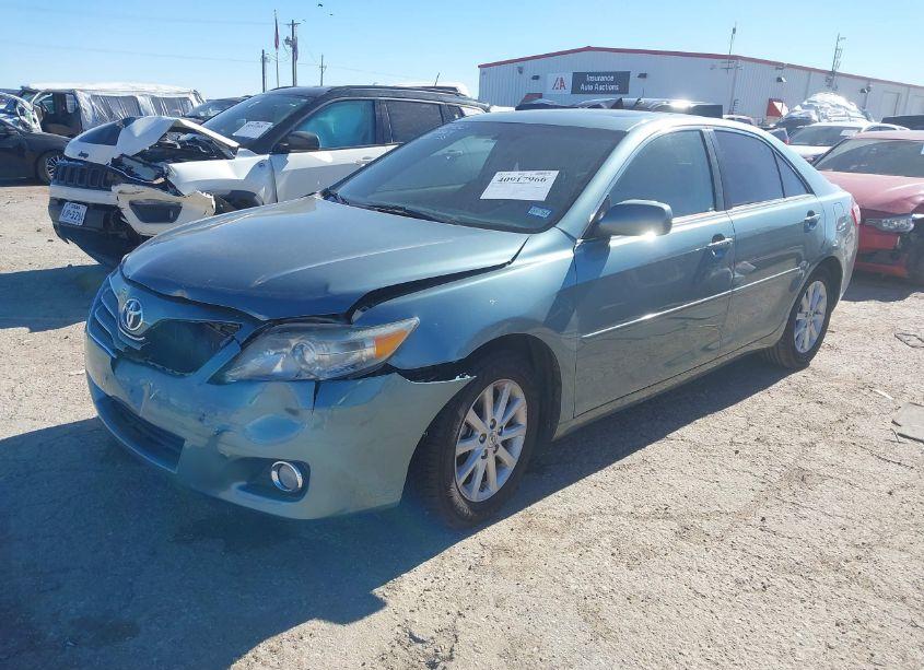 Photo 2 of 2011 Toyota Camry XLE (VIN 4T1BF3EKXBU632885)