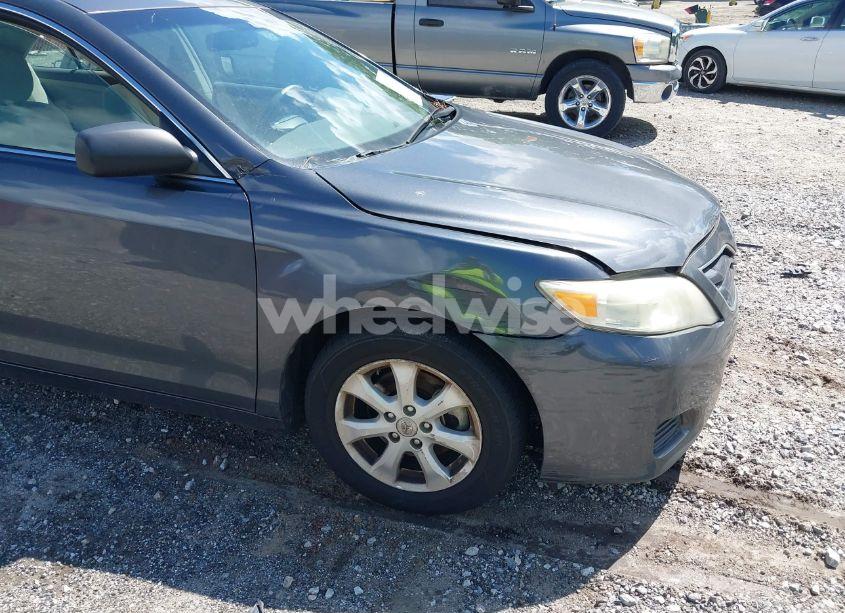 Photo 6 of 2011 Toyota Camry LE (VIN 4T1BF3EKXBU639724)