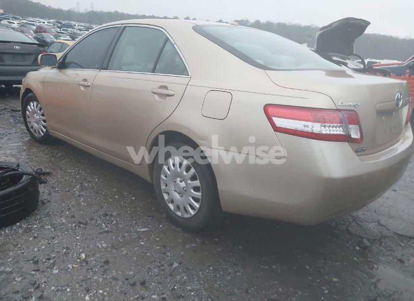 Photo 3 of 2011 Toyota Camry SE/LE/XLE (VIN 4T1BF3EKXBU664591)