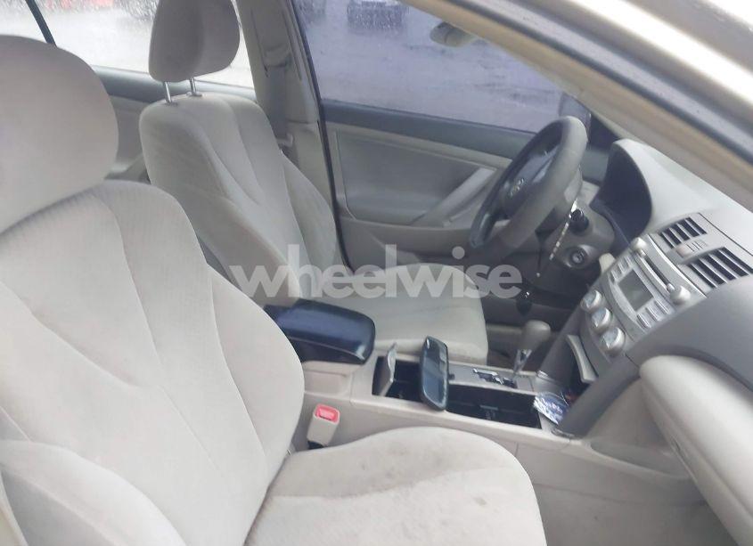 Photo 5 of 2011 Toyota Camry SE/LE/XLE (VIN 4T1BF3EKXBU664591)