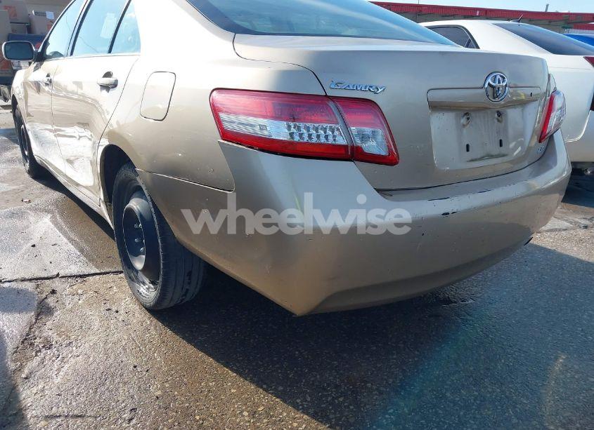 Photo 3 of 2011 Toyota Camry LE (VIN 4T1BF3EKXBU667278)